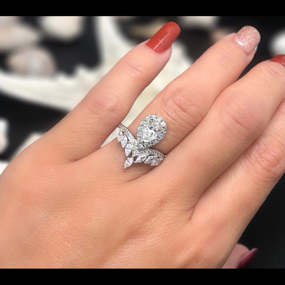 1ct pear shape moissanite ring with Certificate